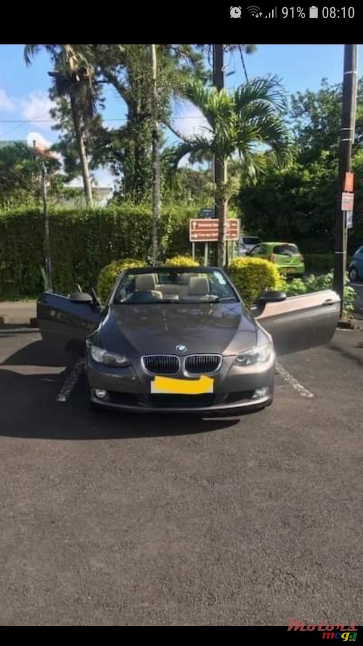 2010' BMW 3 Series Convertible photo #4