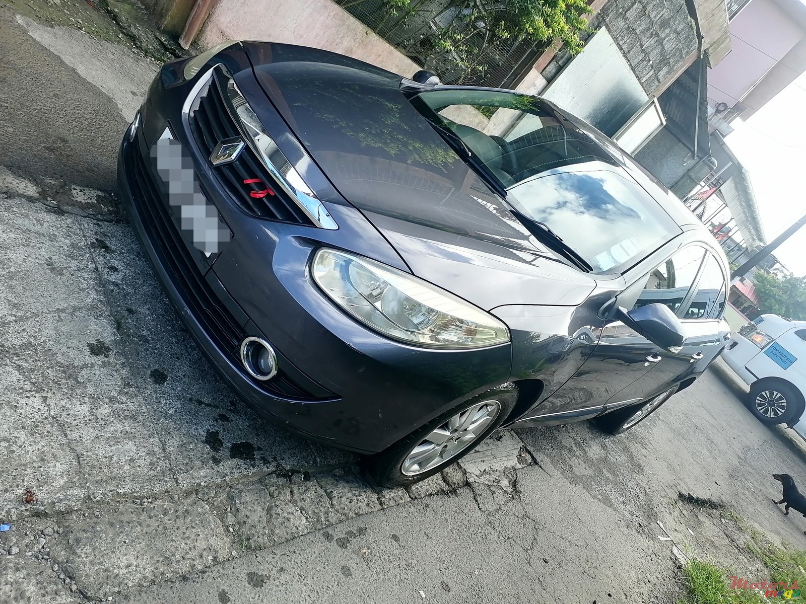 2011' Renault Fluence photo #2