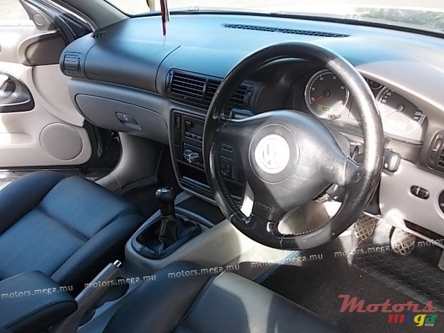 2003' Volkswagen Passat 1.9TDI photo #3