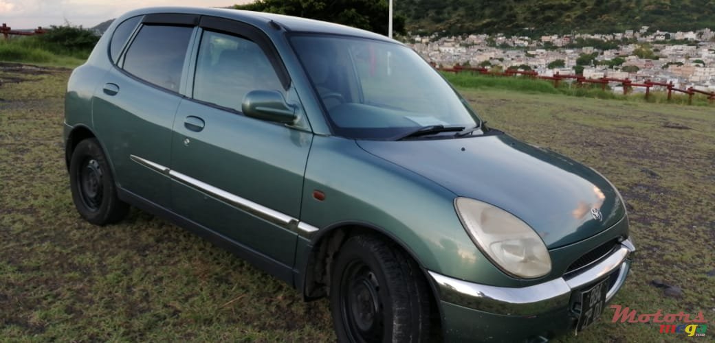 2000' Toyota photo #5