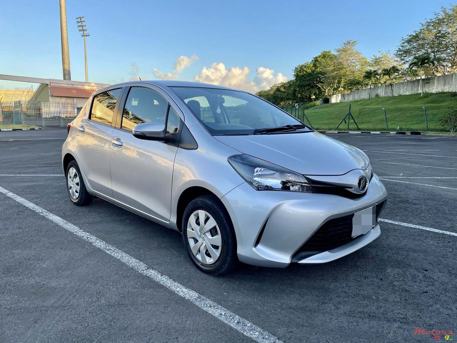 2016' Toyota Vitz photo #3