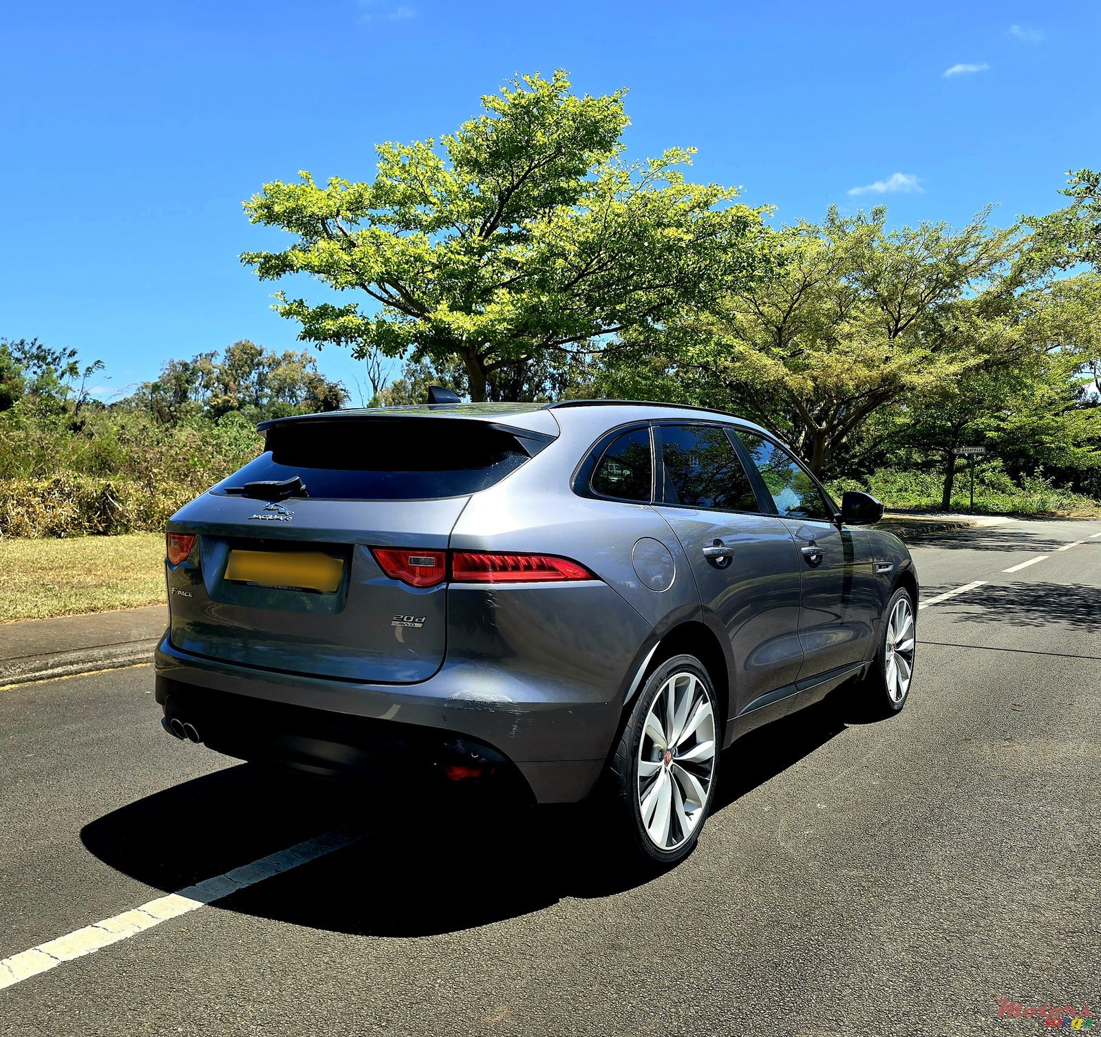2019' Jaguar F-Pace R-Sport photo #3