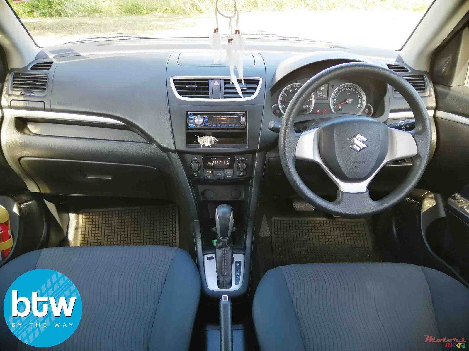 2012' Suzuki Swift photo #5