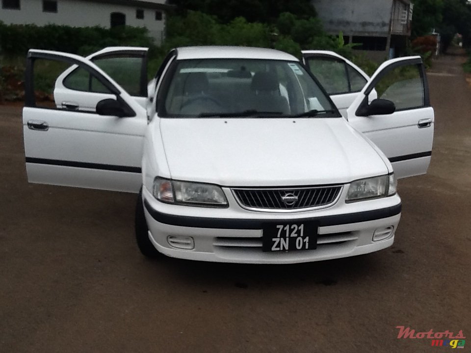 2001' Nissan photo #3