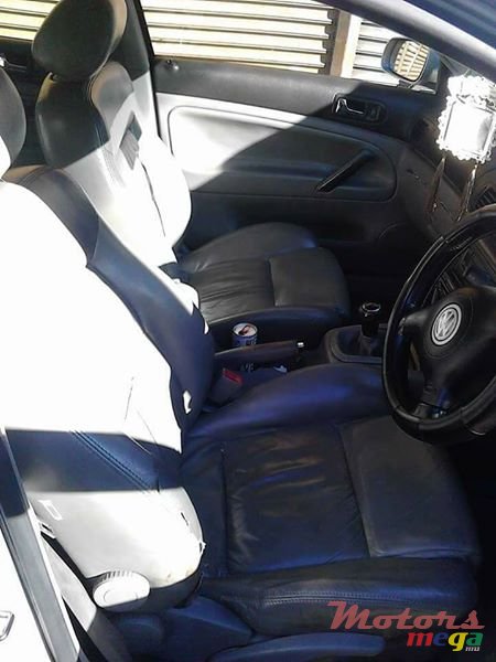 2004' Volkswagen Passat photo #3