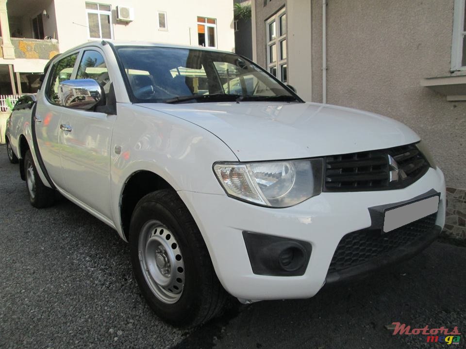 2010' Mitsubishi L 200 Sportero photo #2