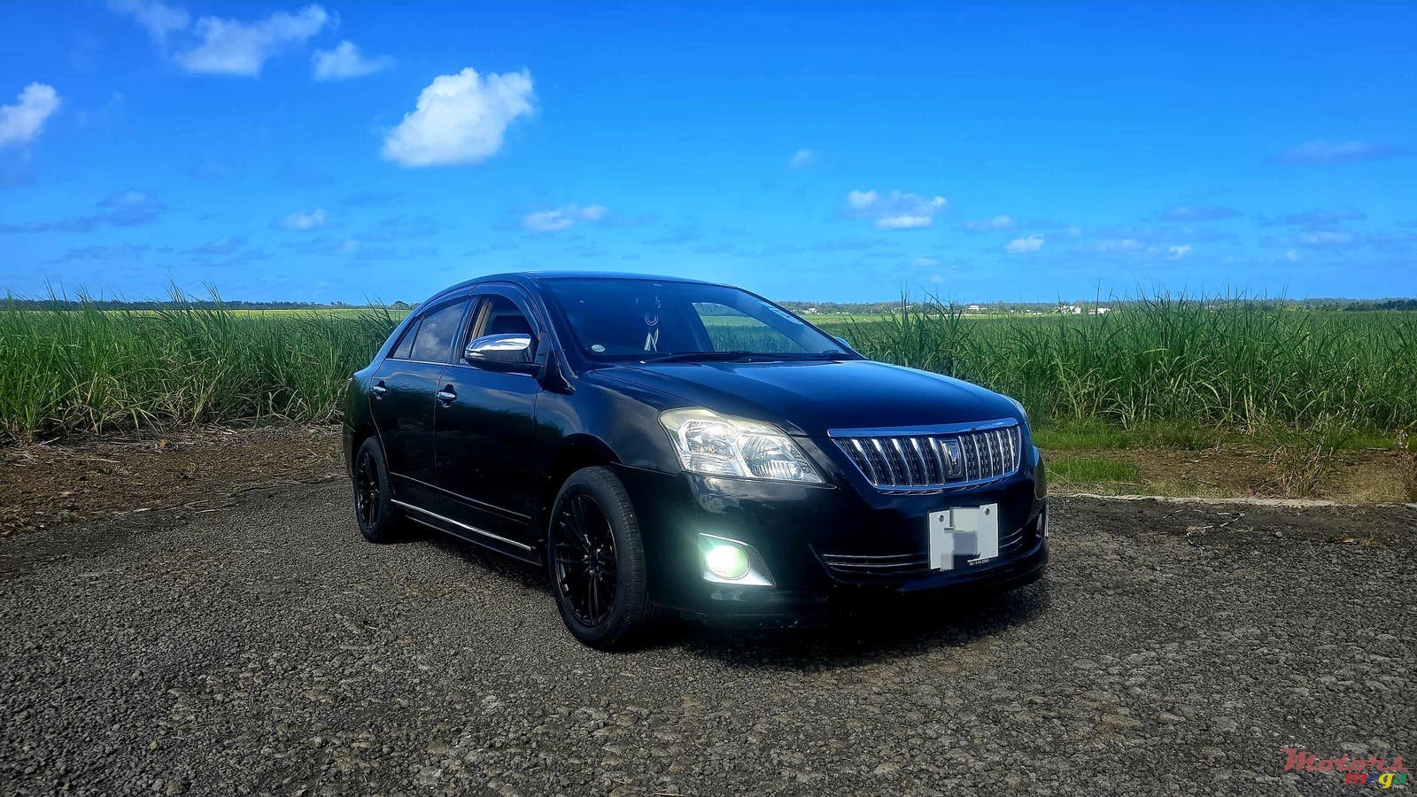 2013' Toyota Premio photo #1