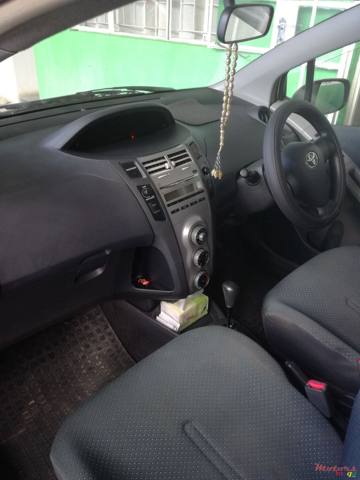 2005' Toyota Vitz photo #4