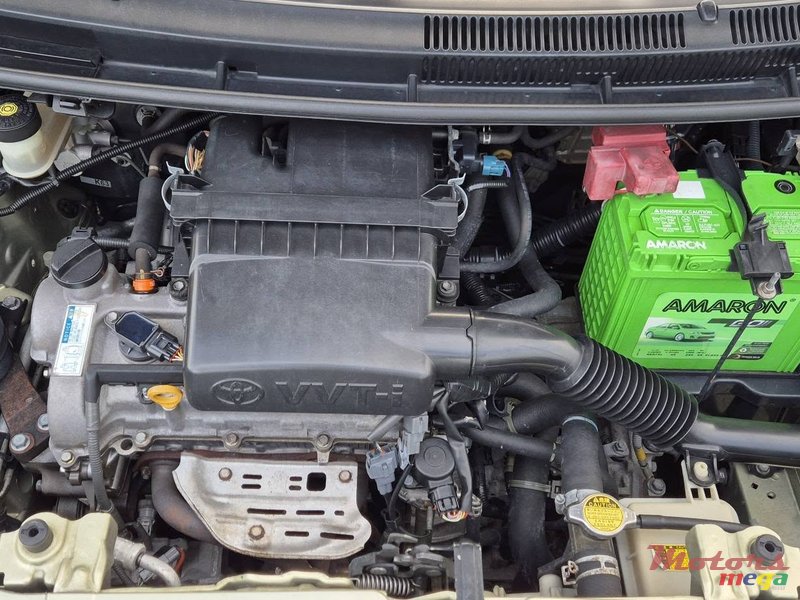 2006' Toyota Belta photo #7