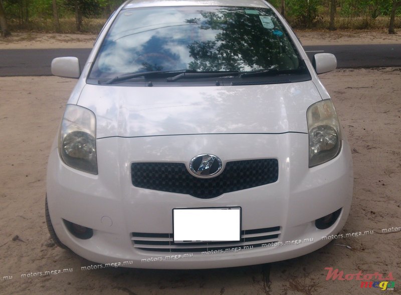 2007' Toyota Yaris vitz photo #1