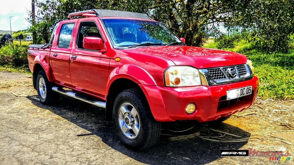 2005' Nissan Hardbody 4x4 Predator photo #2