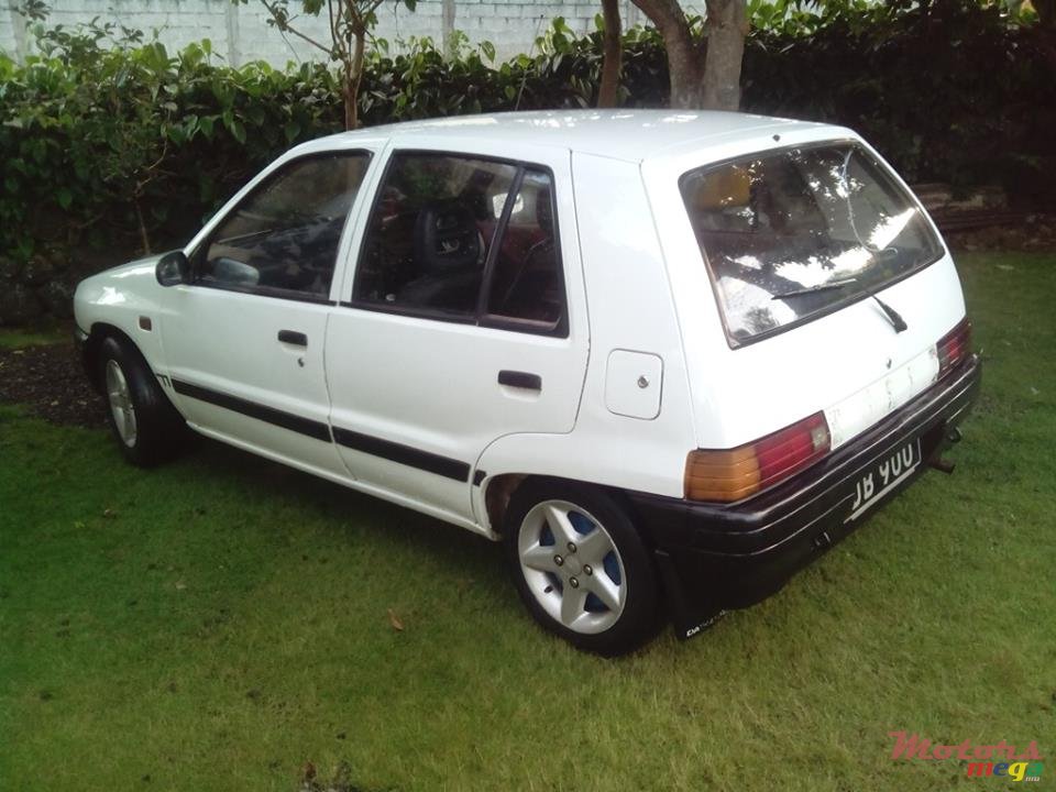 1989' Daihatsu Charade G100 photo #1