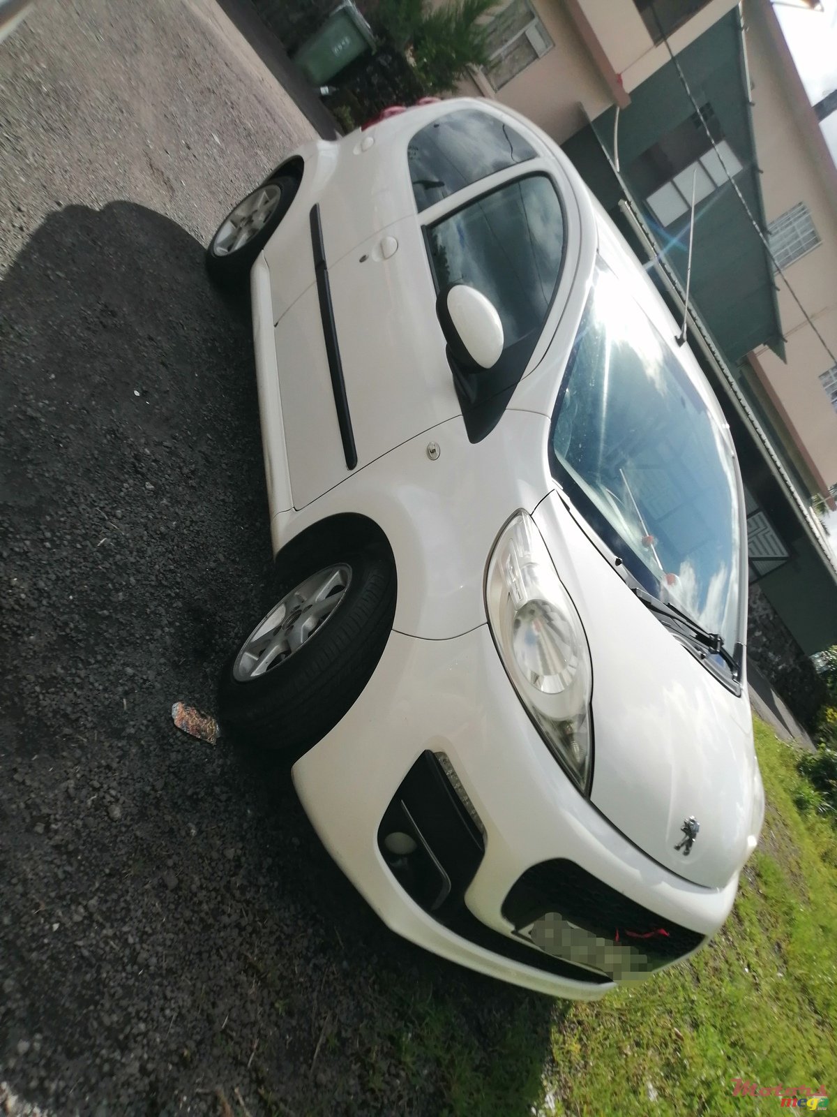 2012' Peugeot 107 photo #1