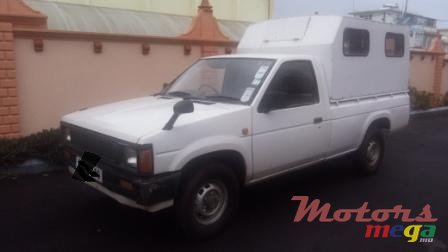 1990' Nissan Pickup photo #1