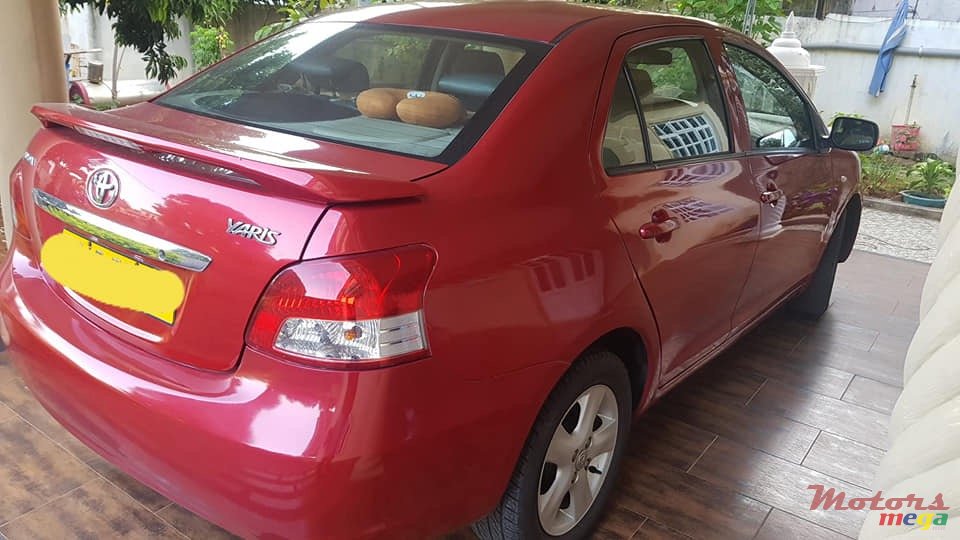 2007' Toyota Yaris Sedan photo #5