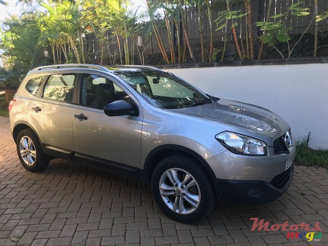 2013' Nissan Qashqai+2 photo #2