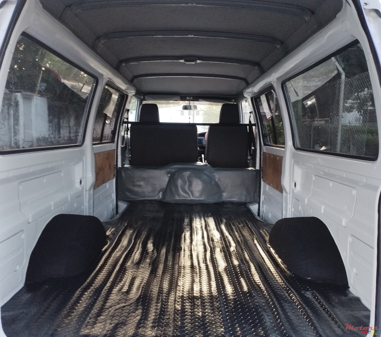 2012' Mitsubishi Delica photo #4