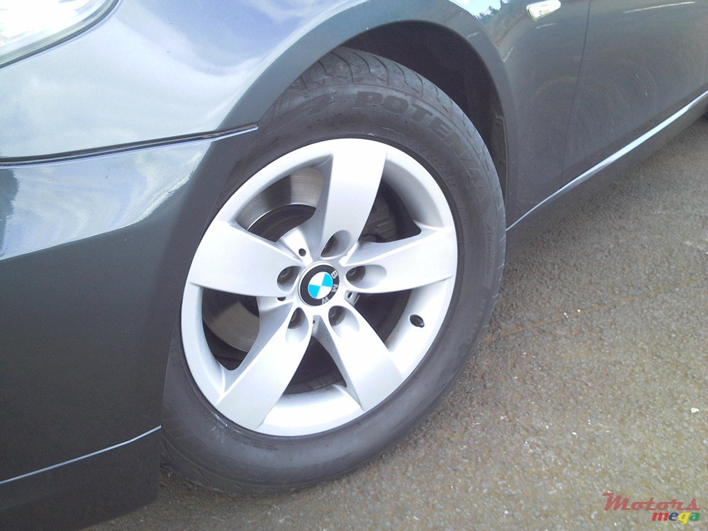 2009' BMW 523 photo #7