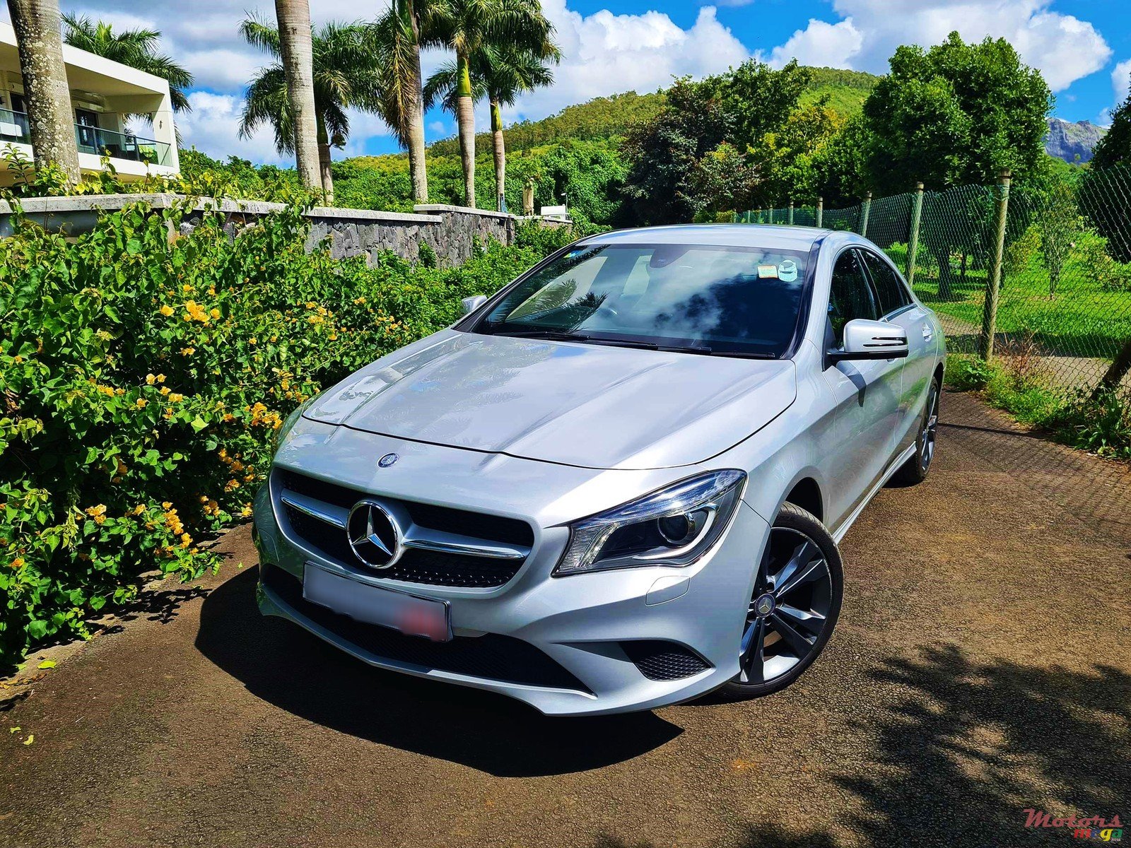 2016' Mercedes-Benz CLA 200 Urban photo #2