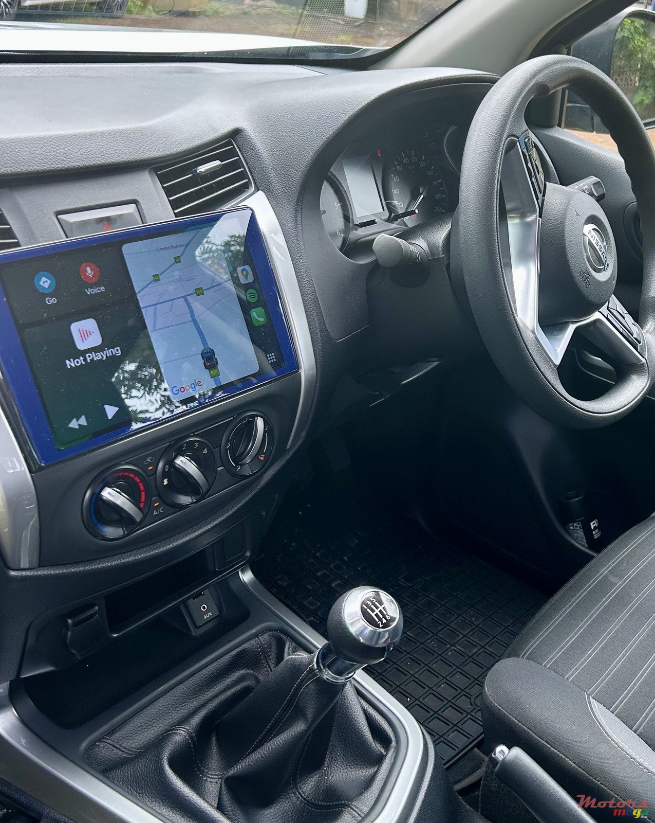 2023' Nissan Navara photo #3