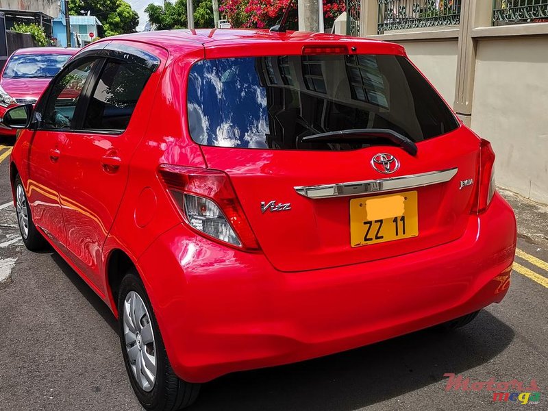 2011' Toyota Vitz Jewela photo #4