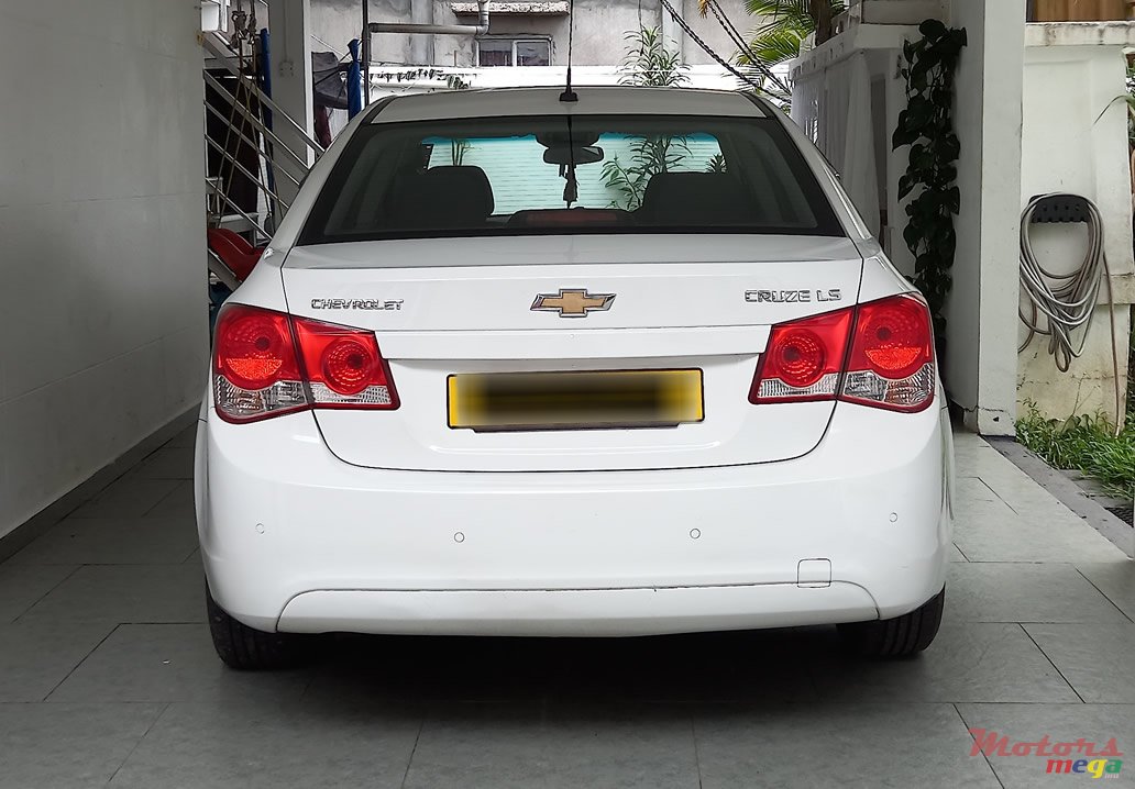 2011' Chevrolet Cruze photo #1