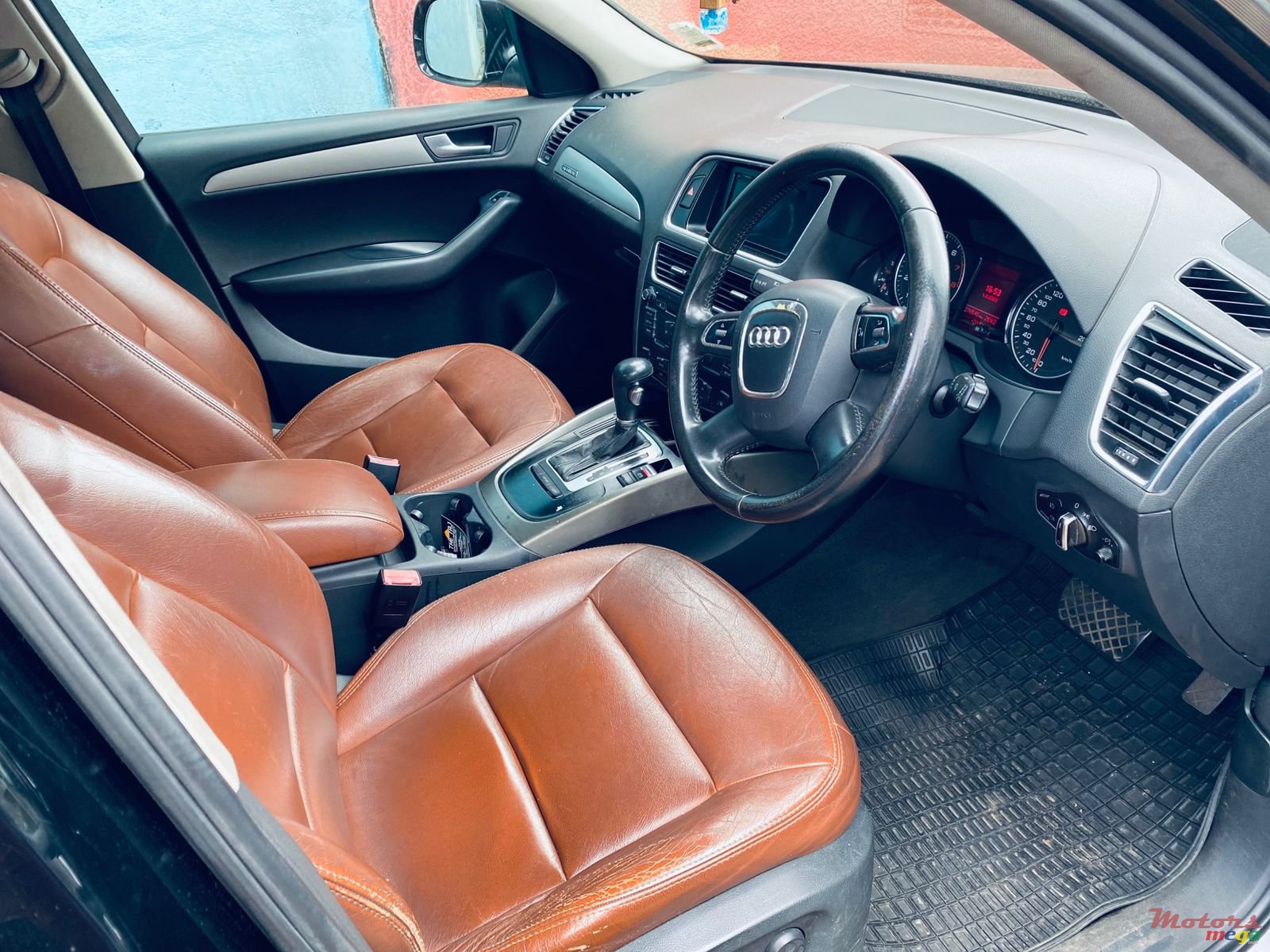 2010' Audi Q5 photo #6