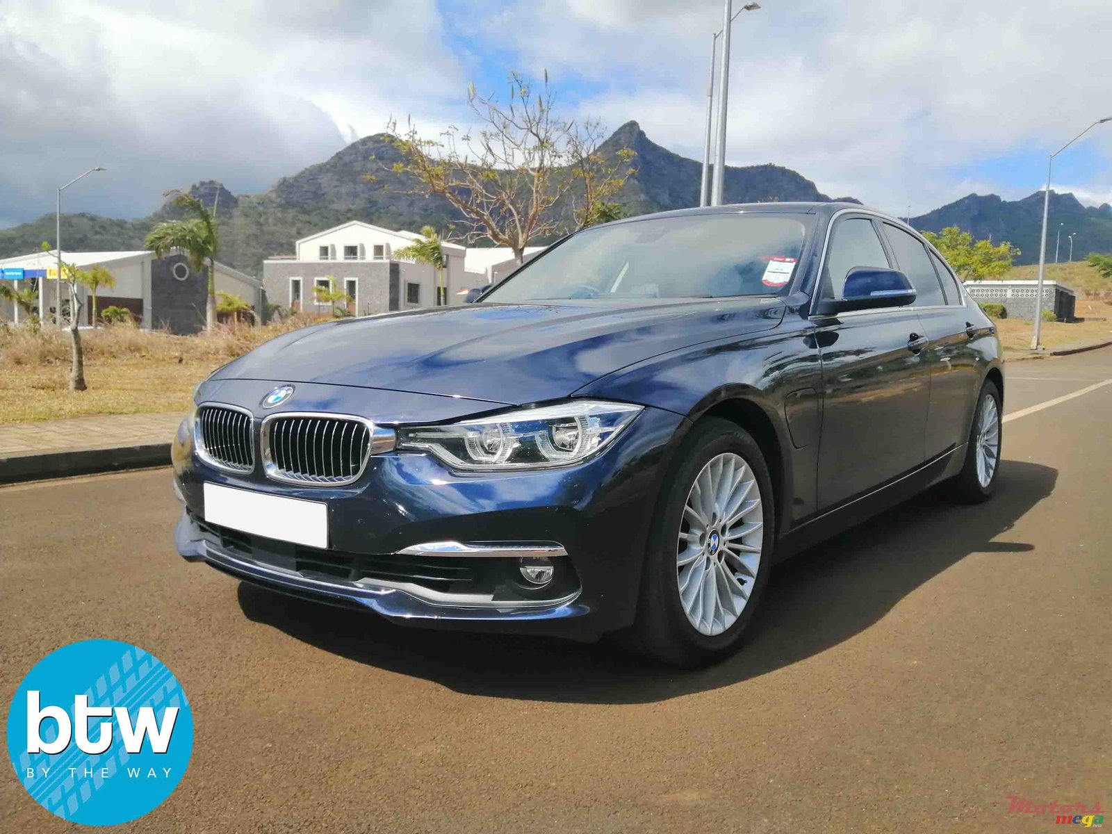 2016' BMW 330 photo #2