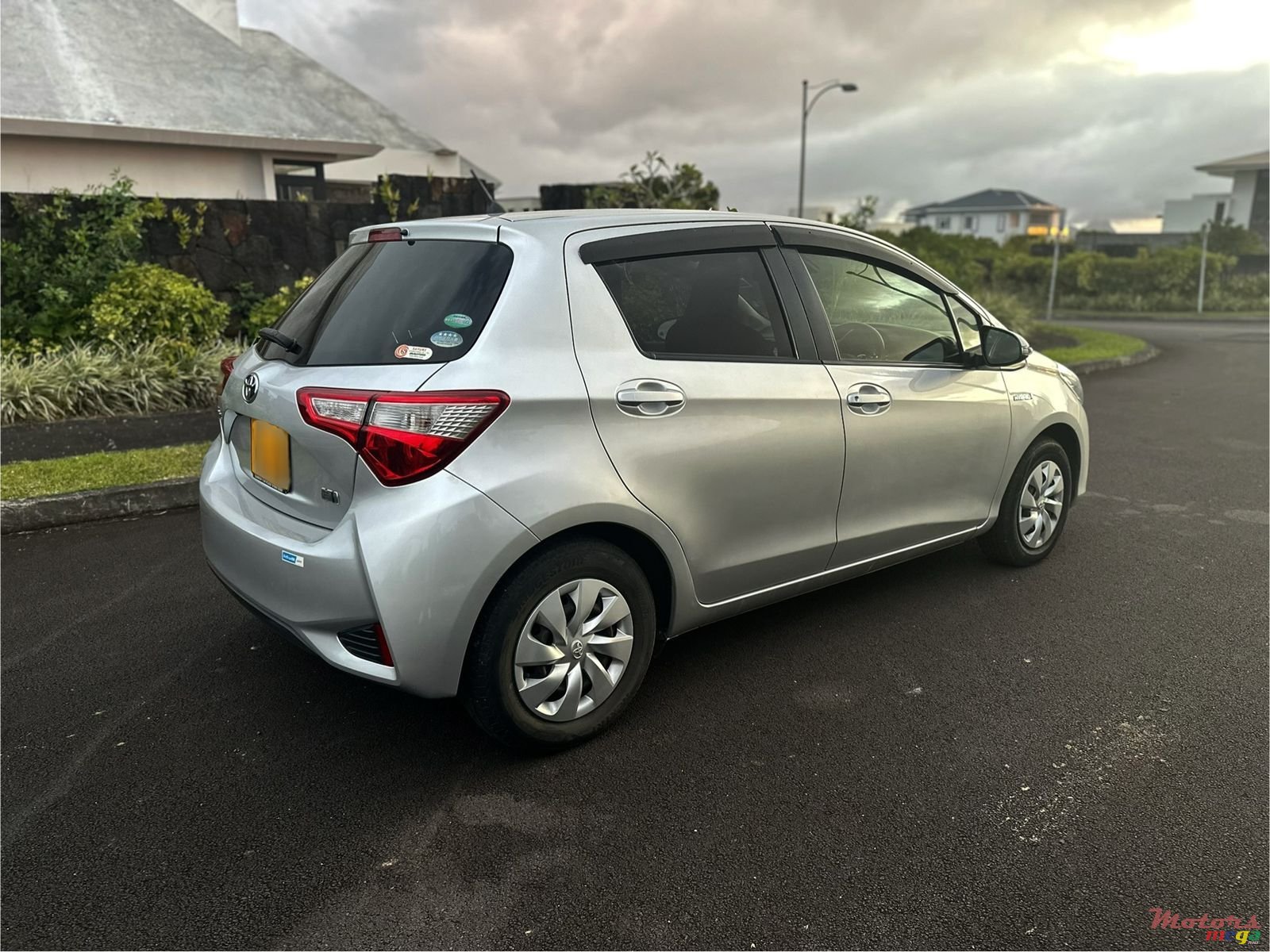 2017' Toyota Vitz Hybrid photo #4
