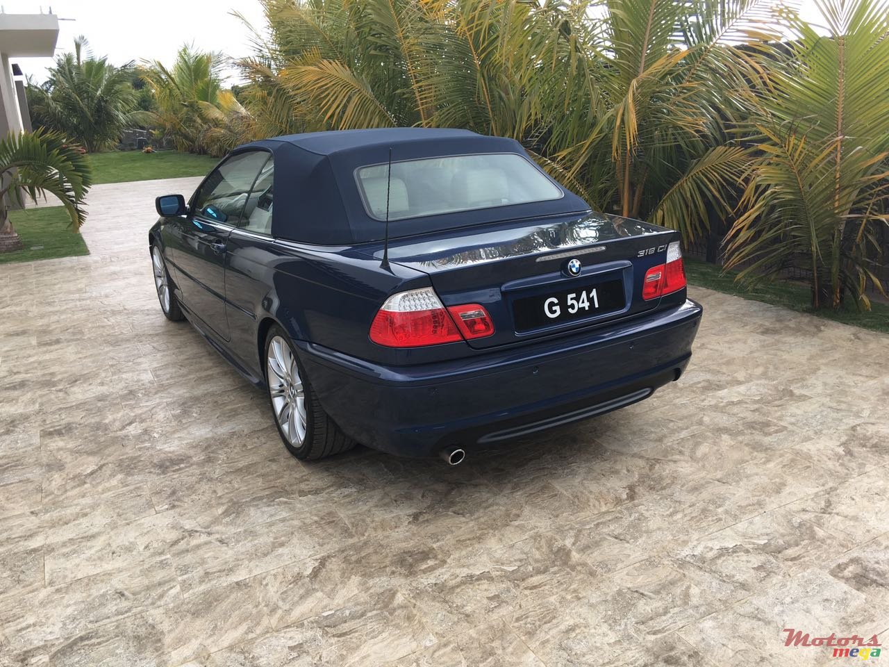 2004' BMW 3 Series Convertible photo #1