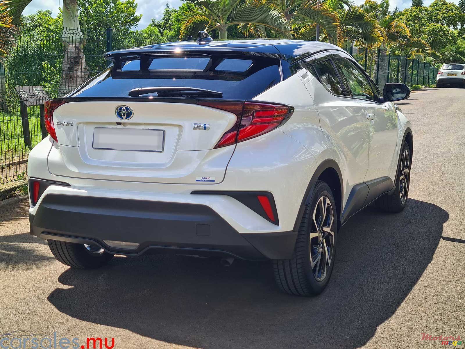 2021' Toyota CH-R Dual Tone 1.8 Hybrid photo #4