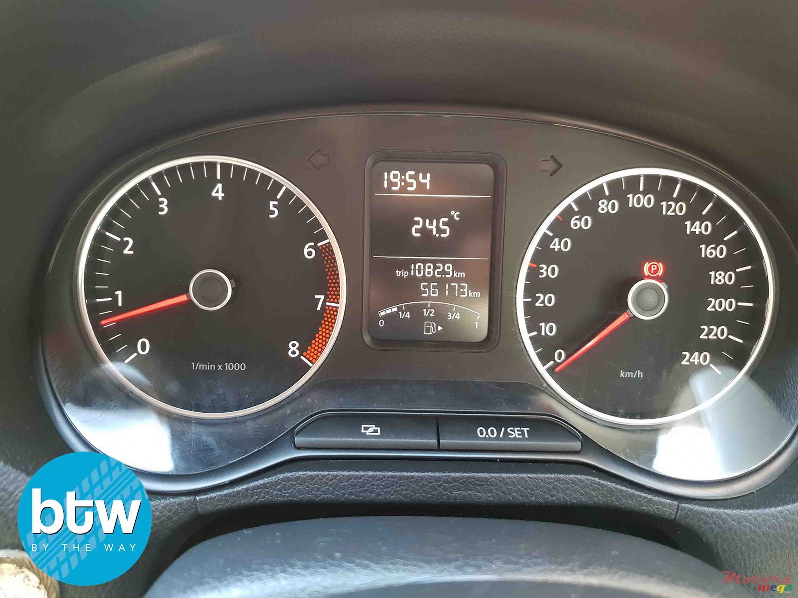 2013' Volkswagen Polo photo #4