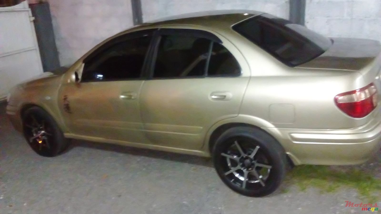 2001' Nissan Sunny photo #2