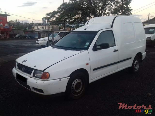 2005' Volkswagen Caddy photo #2