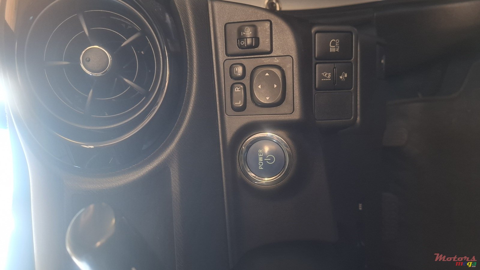 2016' Toyota Aqua photo #6