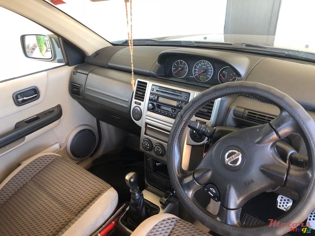 2006' Nissan X-Trail photo #3