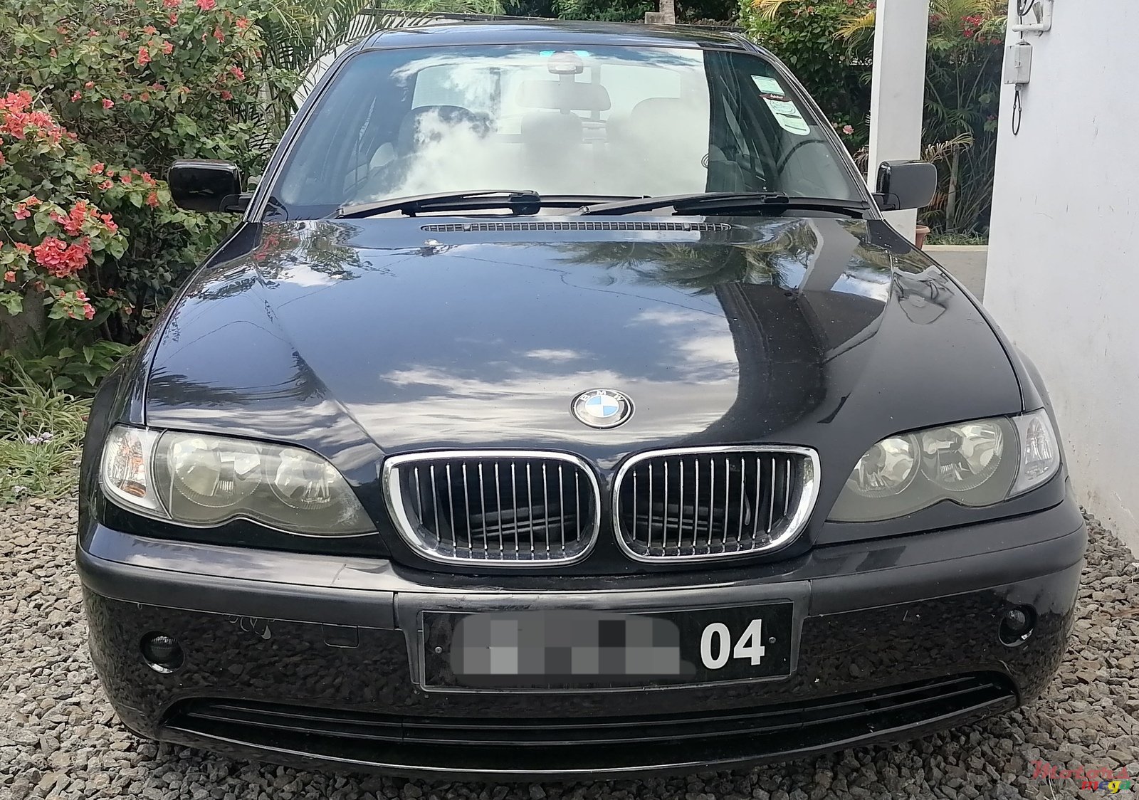 2004' BMW 3 Series Compact photo #1