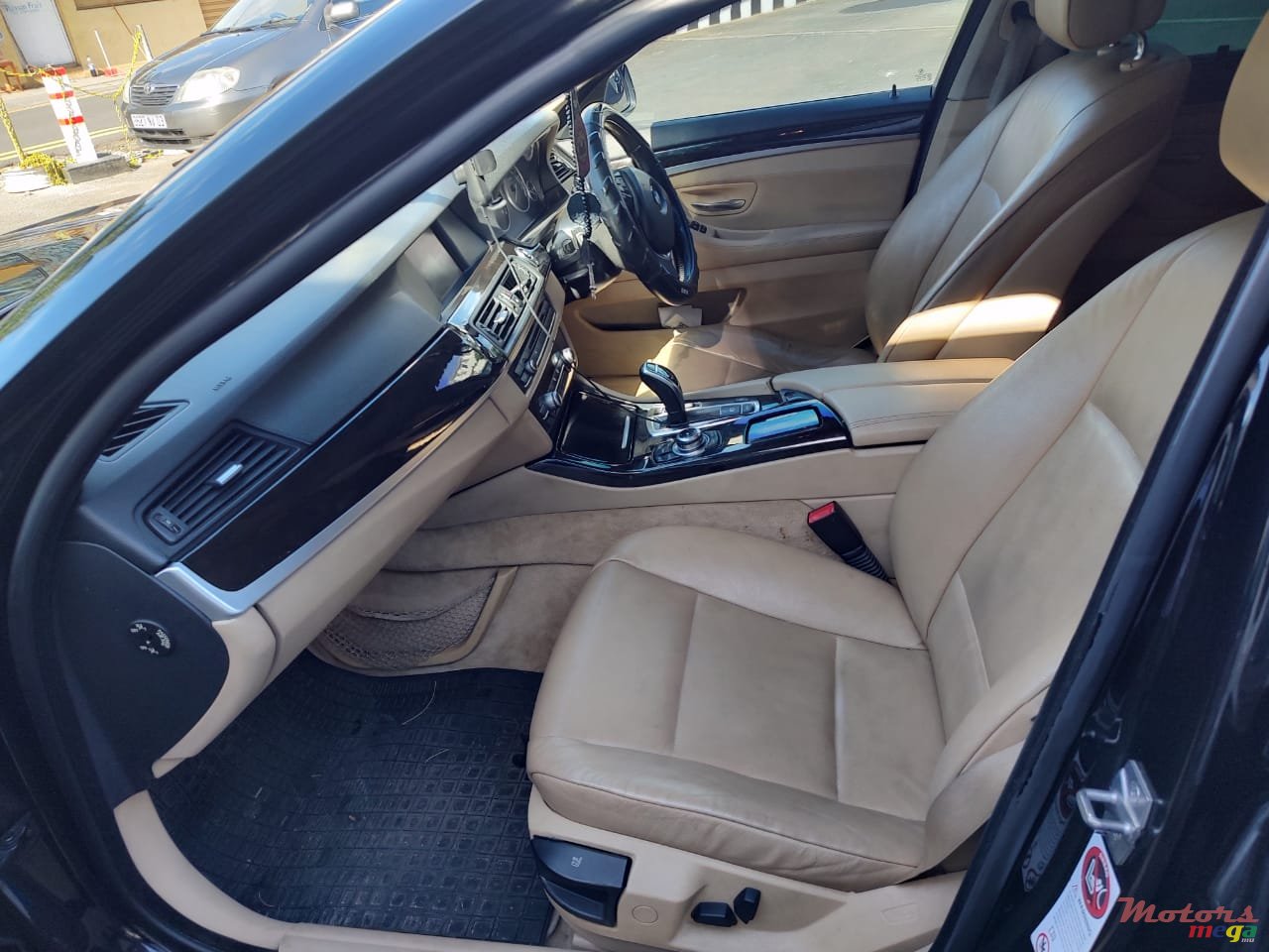 2012' BMW 520 photo #6