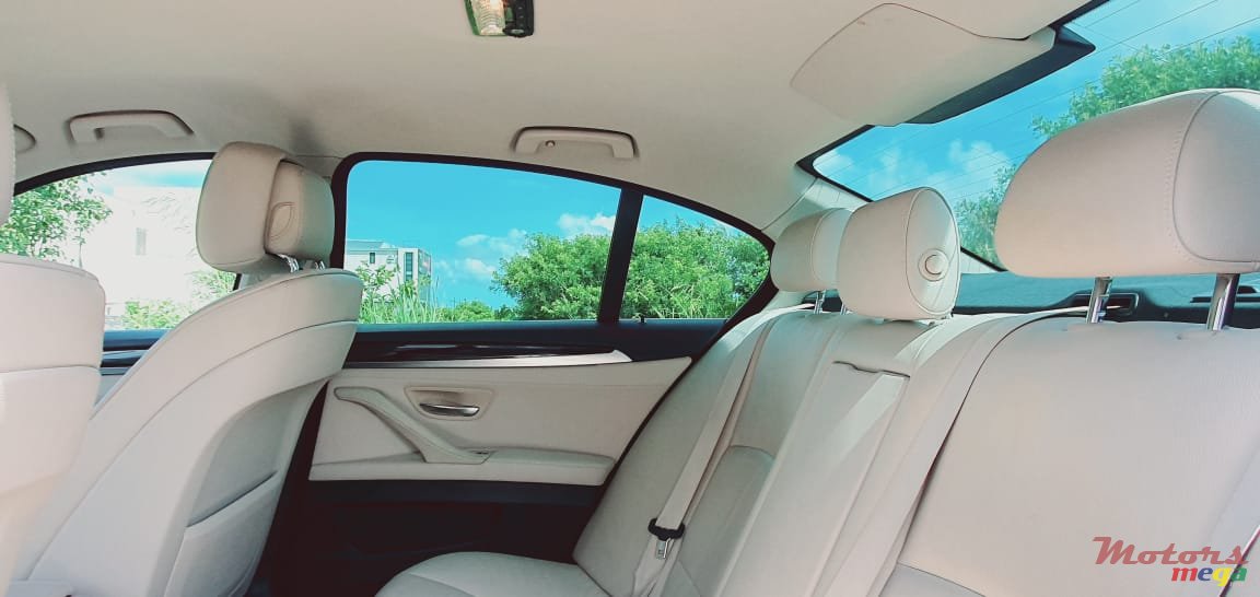 2013' BMW 5 Series photo #5