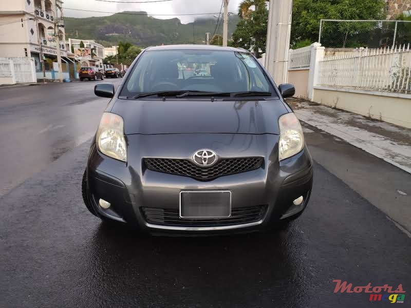 2009' Toyota Yaris photo #3