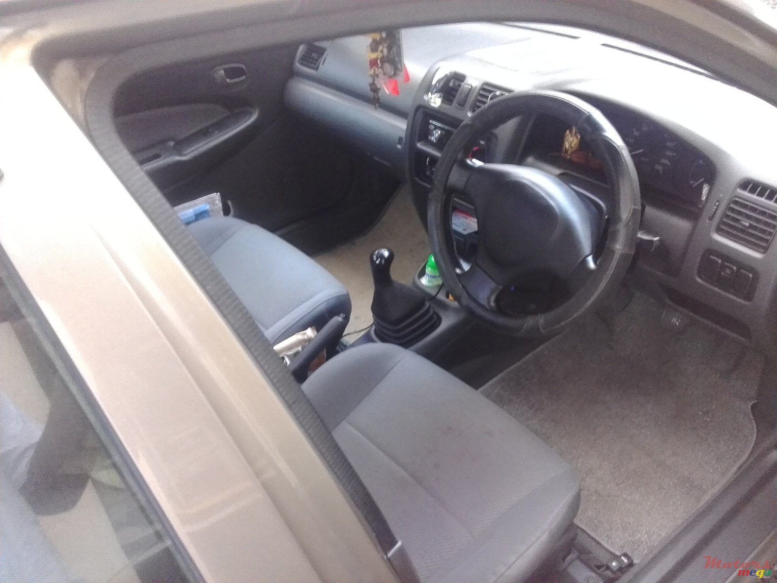 1999' Mazda 323 photo #1