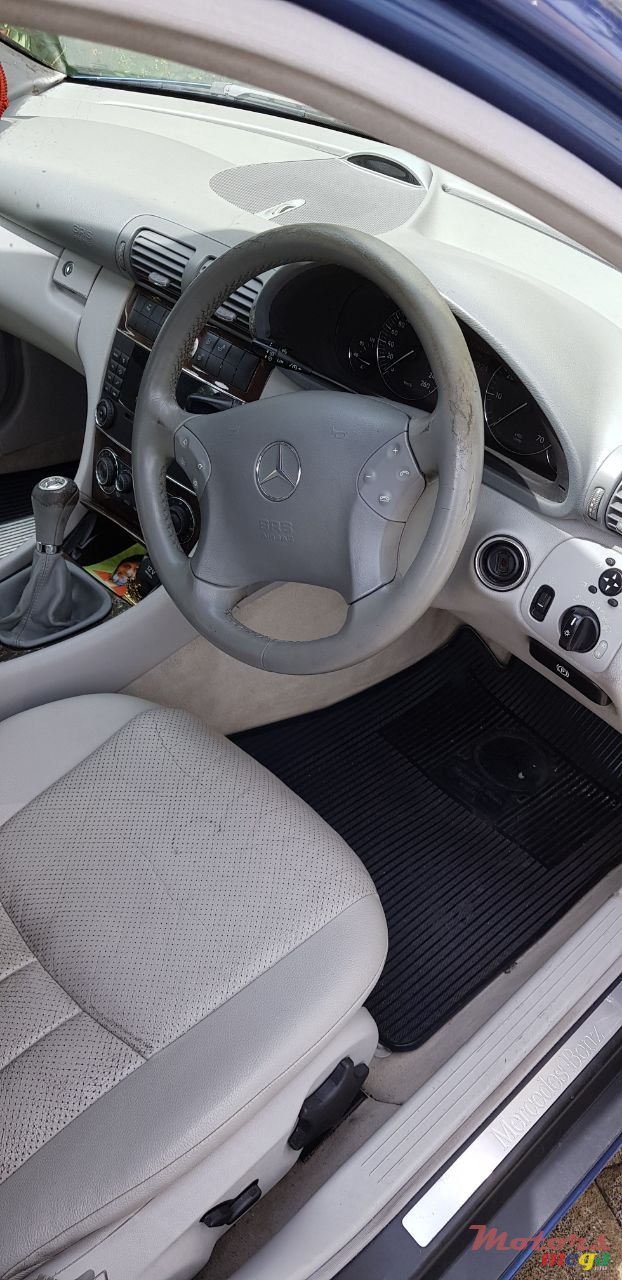 2004' Mercedes-Benz C-Class C200 photo #3