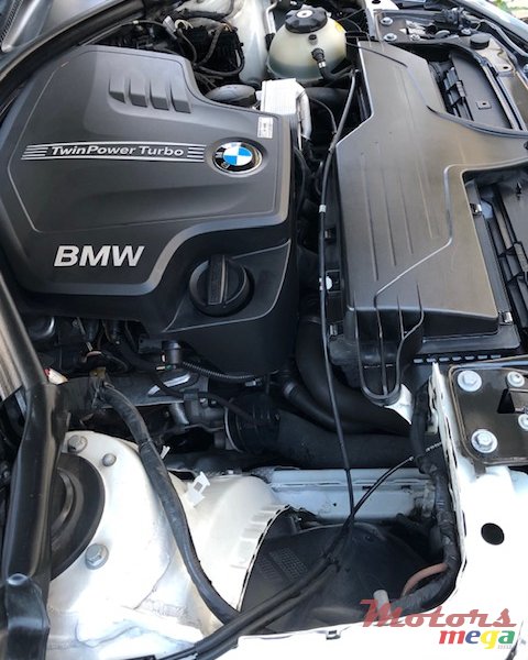 2012' BMW 3 Series Sedan photo #5