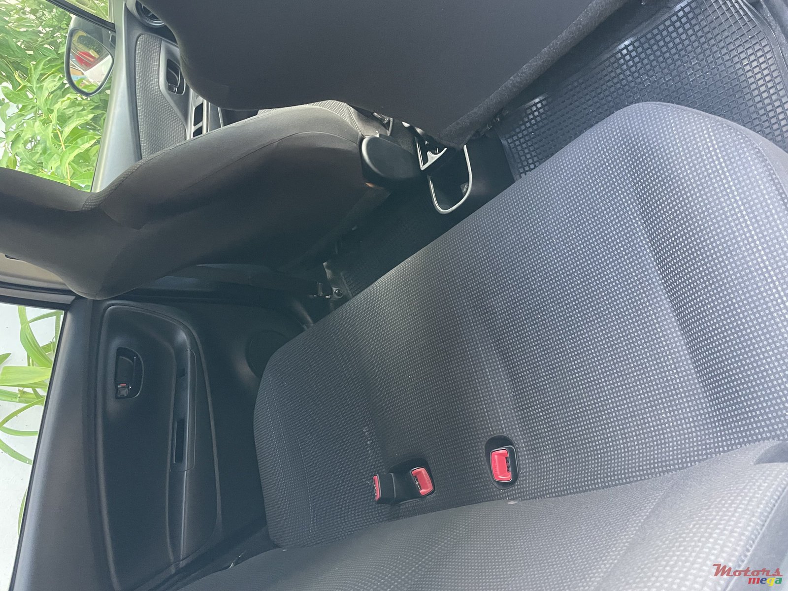 2018' Toyota Vitz photo #1