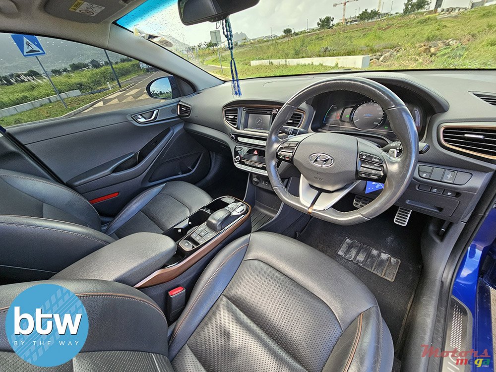 2019' Hyundai Ioniq EV photo #5