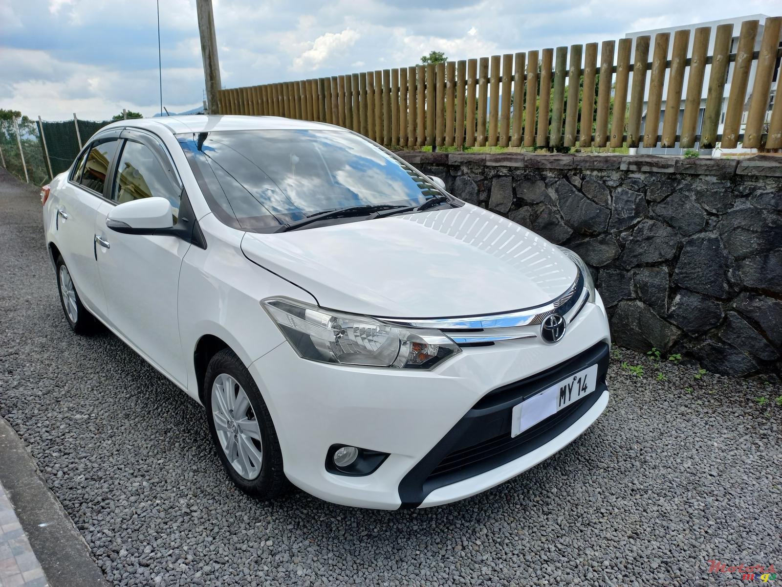 2014' Toyota Yaris Manual 1300cc photo #1