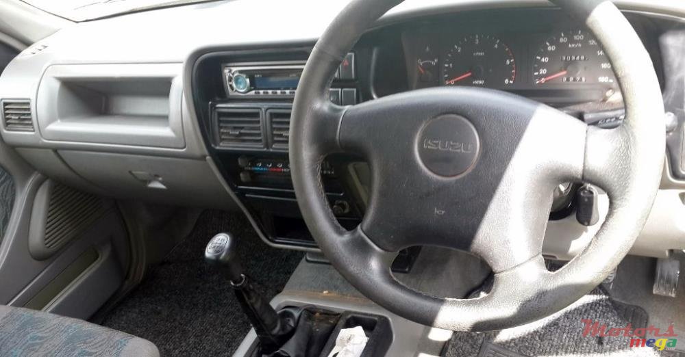 1998' Isuzu KB Series 2.8D turbo photo #2