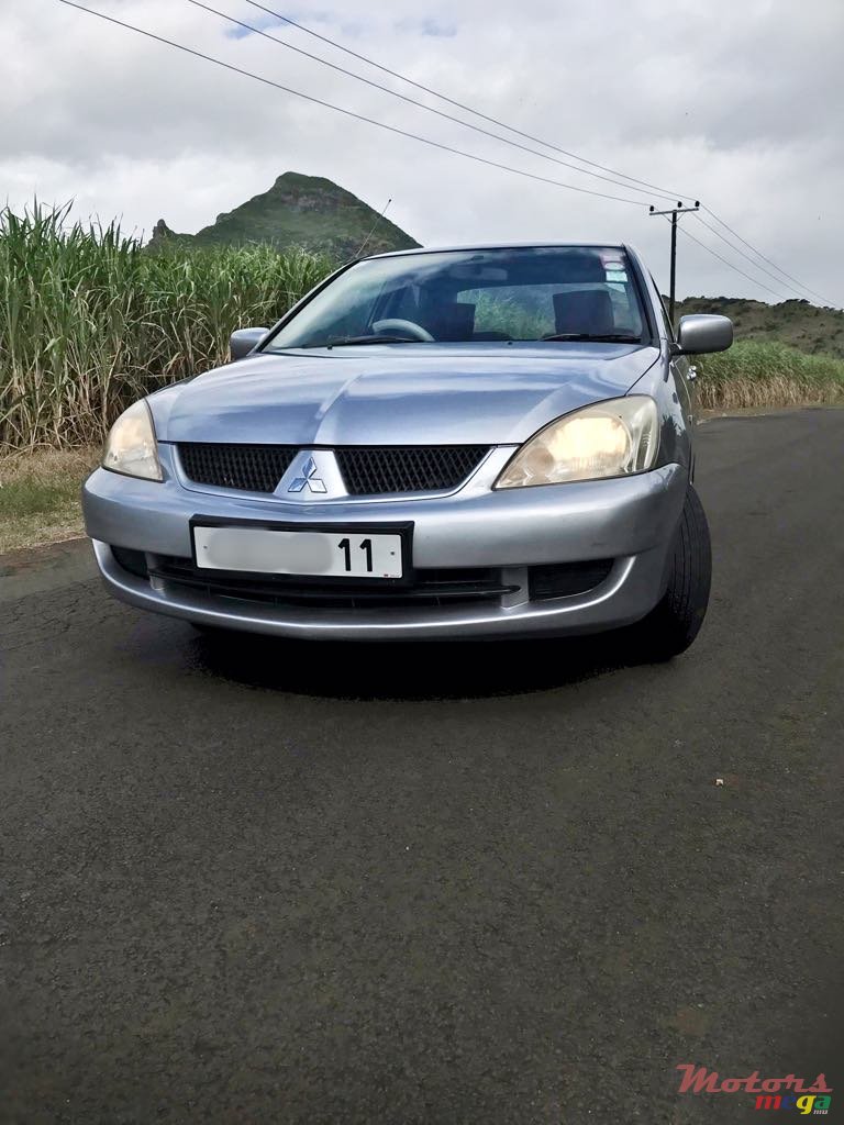 2011' Mitsubishi Lancer photo #1