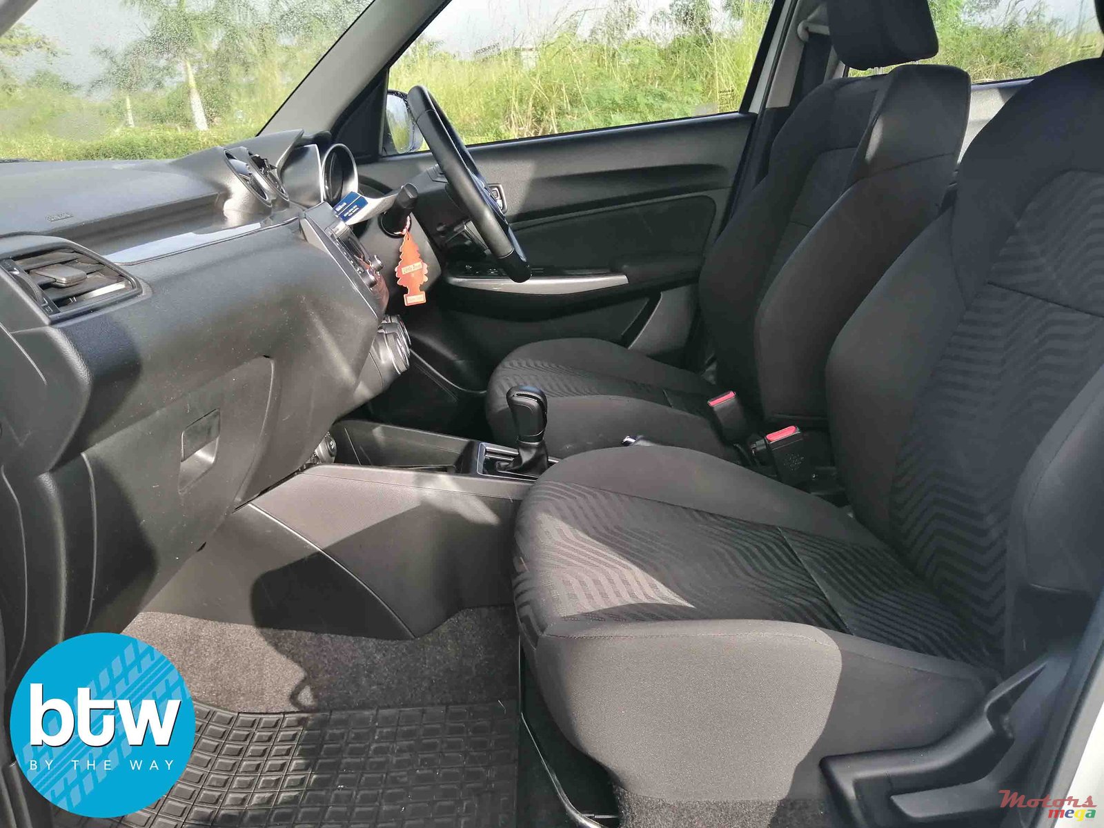 2019' Suzuki Swift photo #6