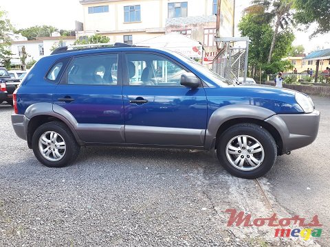 2006' Hyundai Tucson SUV photo #3